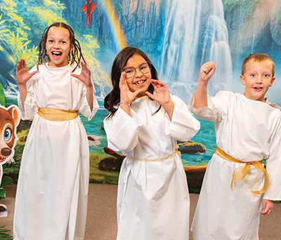 Kids singing and dancing